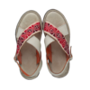 19 Huaraches de Piel con Bordado en Punto de Cruz Coatlanes