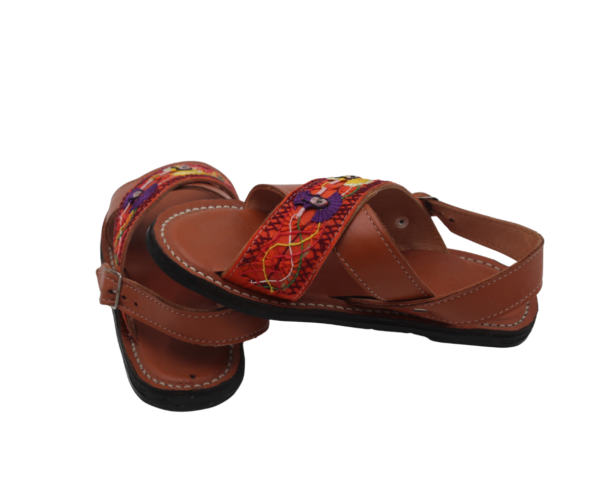 1 Huarache de Piel Tradicional Cruzado con Bordado Deshilado de la Danza de la Pluma