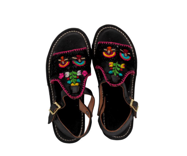 25 Huarache Forrado en Tela Satinada con Deshilado de Danzantes y Bordado Multicolor