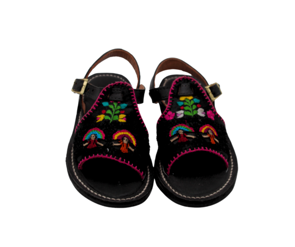 26 Huarache Forrado en Tela Satinada con Deshilado de Danzantes y Bordado Multicolor