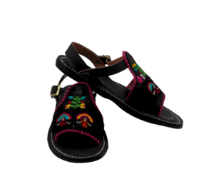 27 Huarache Forrado en Tela Satinada con Deshilado de Danzantes y Bordado Multicolor