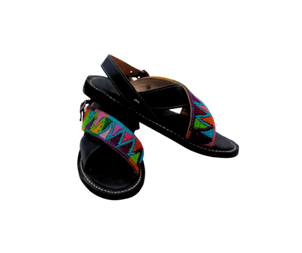 Huarache de Piel Tradicional Cruzado con Bordado Deshilado de Pirámides