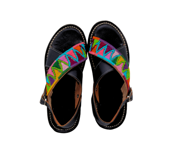 Huarache de Piel Tradicional Cruzado con Bordado Deshilado de Pirámides