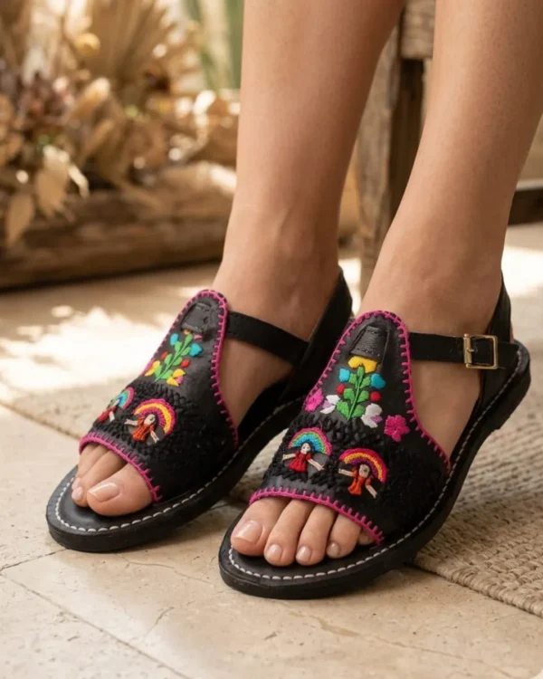 Huarache Forrado en Tela Satinada con Deshilado de Danzantes y Bordado Multicolor