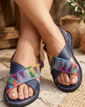 Huarache de Piel Tradicional Cruzado con Bordado Deshilado de Pirámides