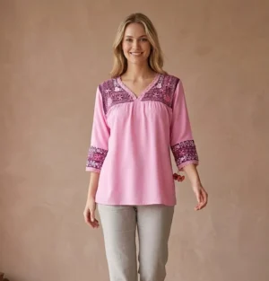WhatsApp Image 2026-06-06 at 4.34.32 PM (3) blusa deshilado de margaritas cajon completo
