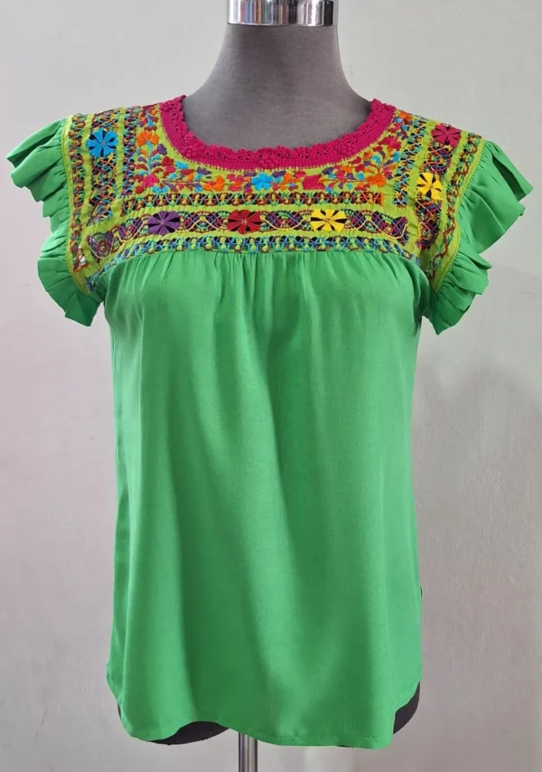 WhatsApp Image 2026-06-06 at 4.34.33 PM (1) blusa basica cajon completo deshilado margaritas