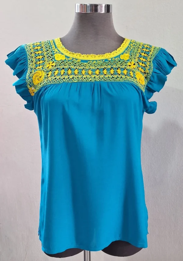 WhatsApp Image 2026-06-06 at 4.34.33 PM (3) Blusa Básica con Moños
