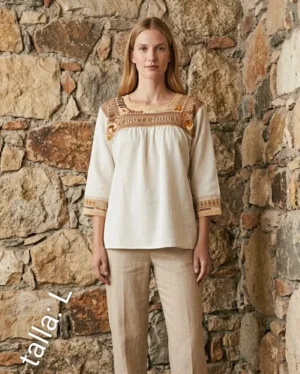 blusa  deshilada a mano  de moños