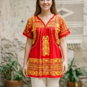 Blusa roja deshilada de moños y bordada todo en amarillo