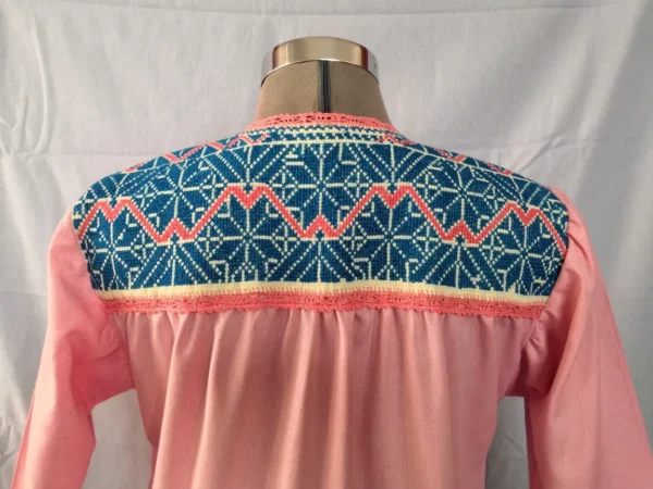 vestido punto de cruz tela rosa con olan y bolsas