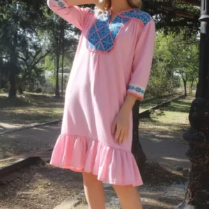 vestido punto de cruz tela rosa con olan y bolsas