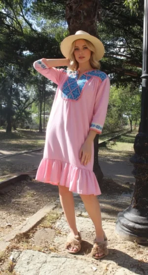 vestido punto de cruz tela rosa con olan y bolsas