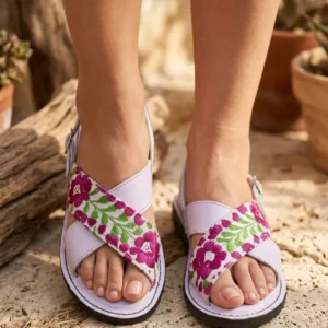 Huarache Artesanal de Piel de Vaca con Bordado en Hilo de Seda