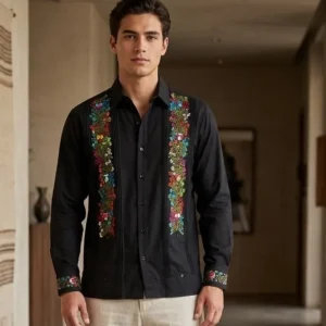 Guayabera bordada a mano multicolor cuello sport