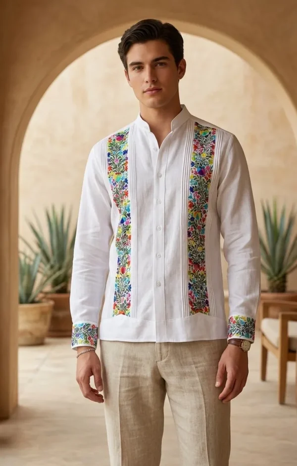 Guayabera de lino 100% natural bordada a mano con hilos de seda, dibujo Valles de Ocotlán