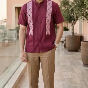 Guayabera de lino 100% natural bordada en punto de cruz a mano