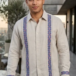 Guayabera cuello sport bordada en punto de cruz a mano
