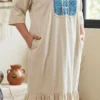 Vestido lino beige  con bordado azul turquesa