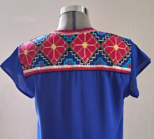 Vestido azul rey punto de cruz con bordado fuccia