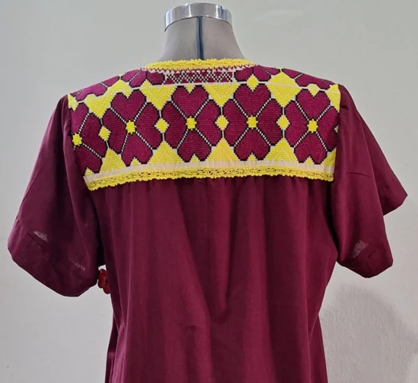 Vestido tela vino con bordado punto de cruz