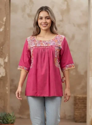 WhatsApp Image 2026-10-06 at 3.57.52 PM Blusa básica con bordado de margaritas