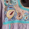 Vestido con cajón de pensamientos delineados