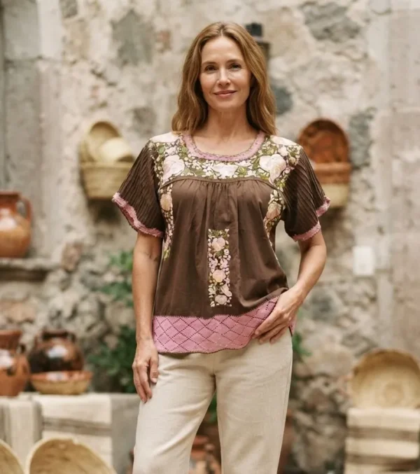 Blusa estilo Ocotlán de Morelos con alforzas en las mangas