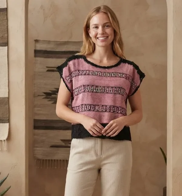 Blusa tipo huipil de telar de pedal con deshilado y moños