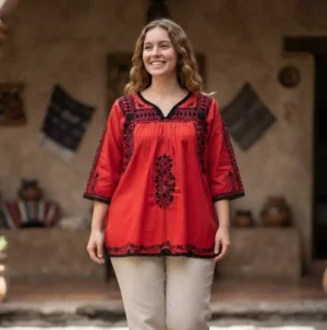 Blusa artesanal con bordado de pensamientos en rojo cereza