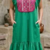 Vestido tela lino verde con bordado fiusha V
