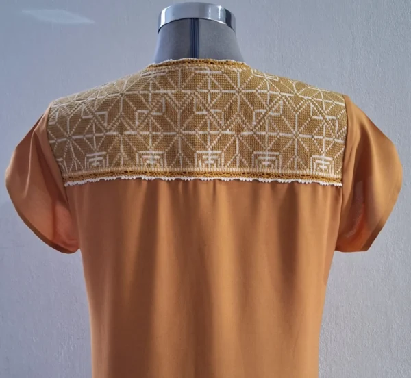 Vestido rayón mostaza punto de cruz