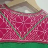 Vestido tela lino verde con bordado fiusha V
