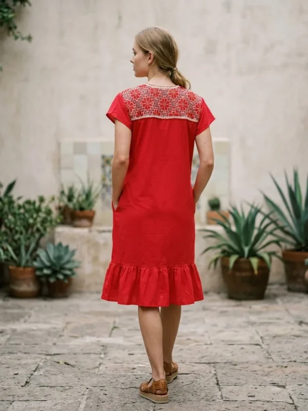 Vestido rojo bordado rojo punto de cruz