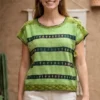 Blusa de telar verde con deshilado