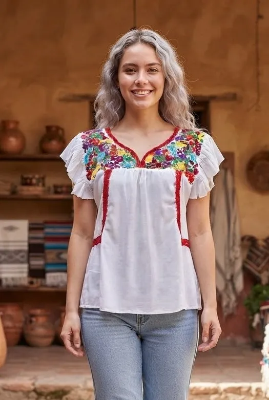 WhatsApp Image 2026-10-12 at 6.48.06 PM Blusa blanca sencilla con randa en costado
