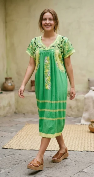 WhatsApp Image 2026-10-13 at 2.45.28 PM Vestido verde limón deshilado nacional verde bandera matizado