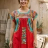 Blusa tela roja bordado con tonos verdes