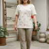 Playera hueso con tonos pasteles