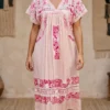 Vestido palo de rosa con deshilado moños y bordado en tonos rosa