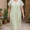 Vestido de telar verde con deshilado nacional