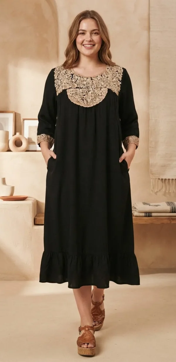 Vestido negro con beige modelo  pechera ,holán y bolsas