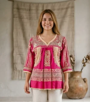 WhatsApp Image 2026-10-14 at 12.34.28 PM Blusa fucsia deshilada y bordada beige detalles fucsia