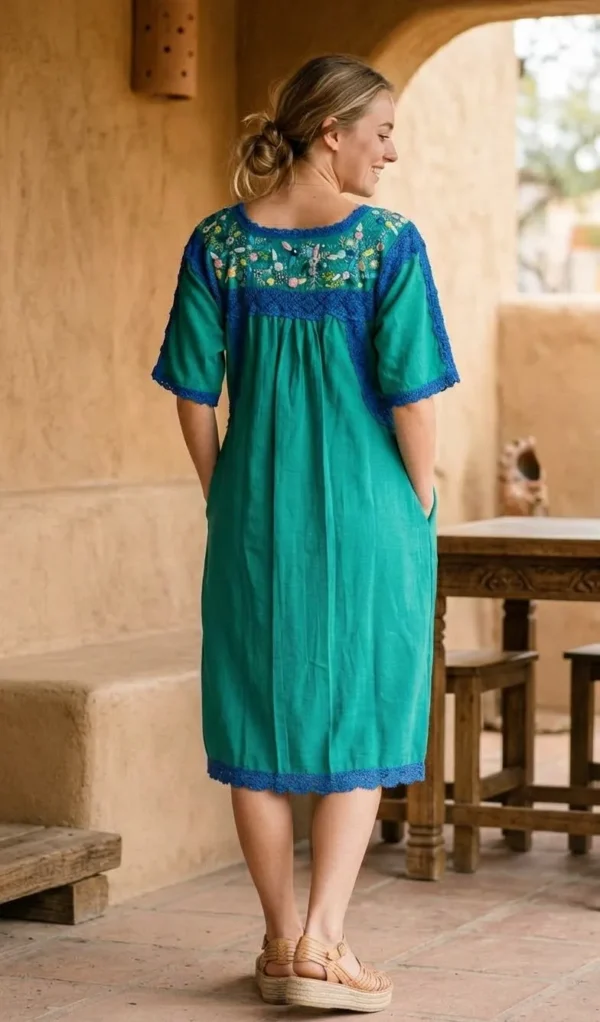Vestido telar verde jade con bolsas bordado rococo tejido azul rey