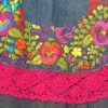 Blusa de mezclilla  bordado en cuello tipo randa