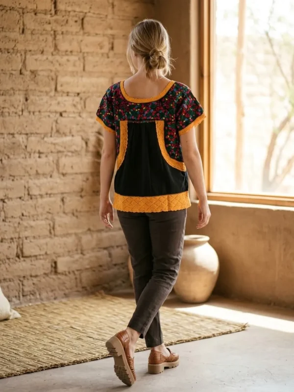 WhatsApp Image 2026-10-14 at 3.30.00 PM Blusa tela negra multicolor tejido amarillo mango