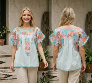 Blusa cuadritos bordado pensamientos tonos pastel, tejido azul menta