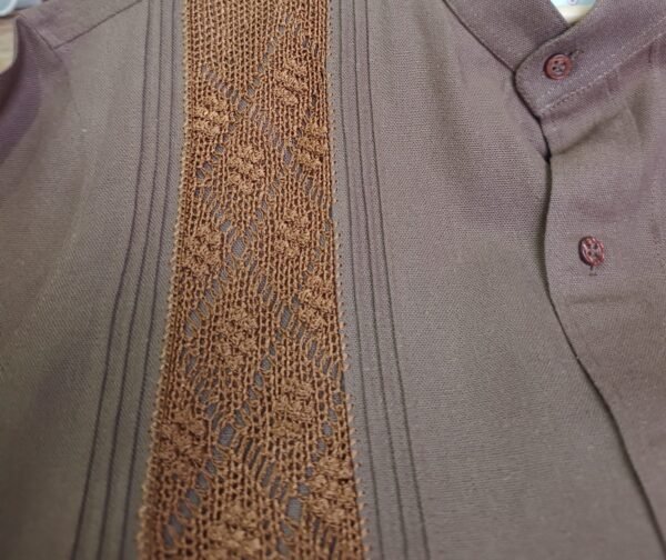 WhatsApp Image 2026-10-14 at 5.29.52 PM Guayabera café cuello mao con una randa de samilla