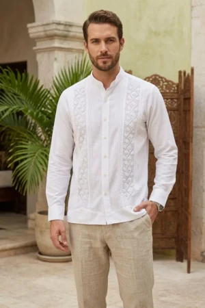 Guayabera blanca dos randas en blanco cuello mao manga larga