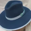 Sombrero lana de borrego fina color azul mezclilla bordado tonos azul